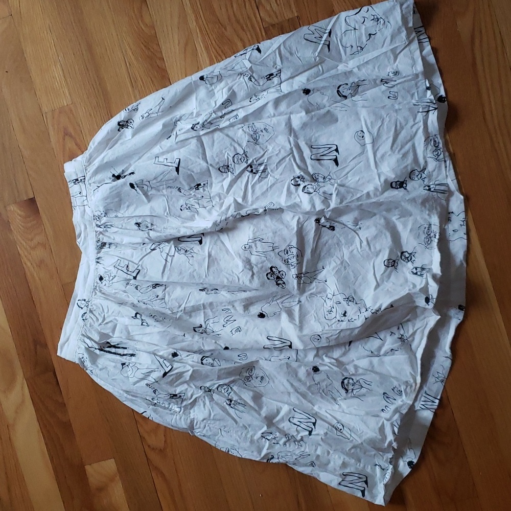 Artsy white skirt with faces on it and pockets Medium